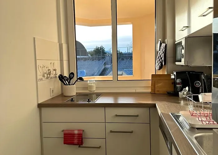 Bright & Stylish In - Newly Renovated, Center Easy To Reach *