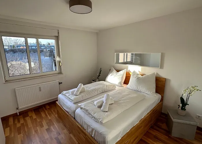 Bright & Stylish In - Newly Renovated, Center Easy To Reach